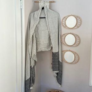 Black and white texture scarf